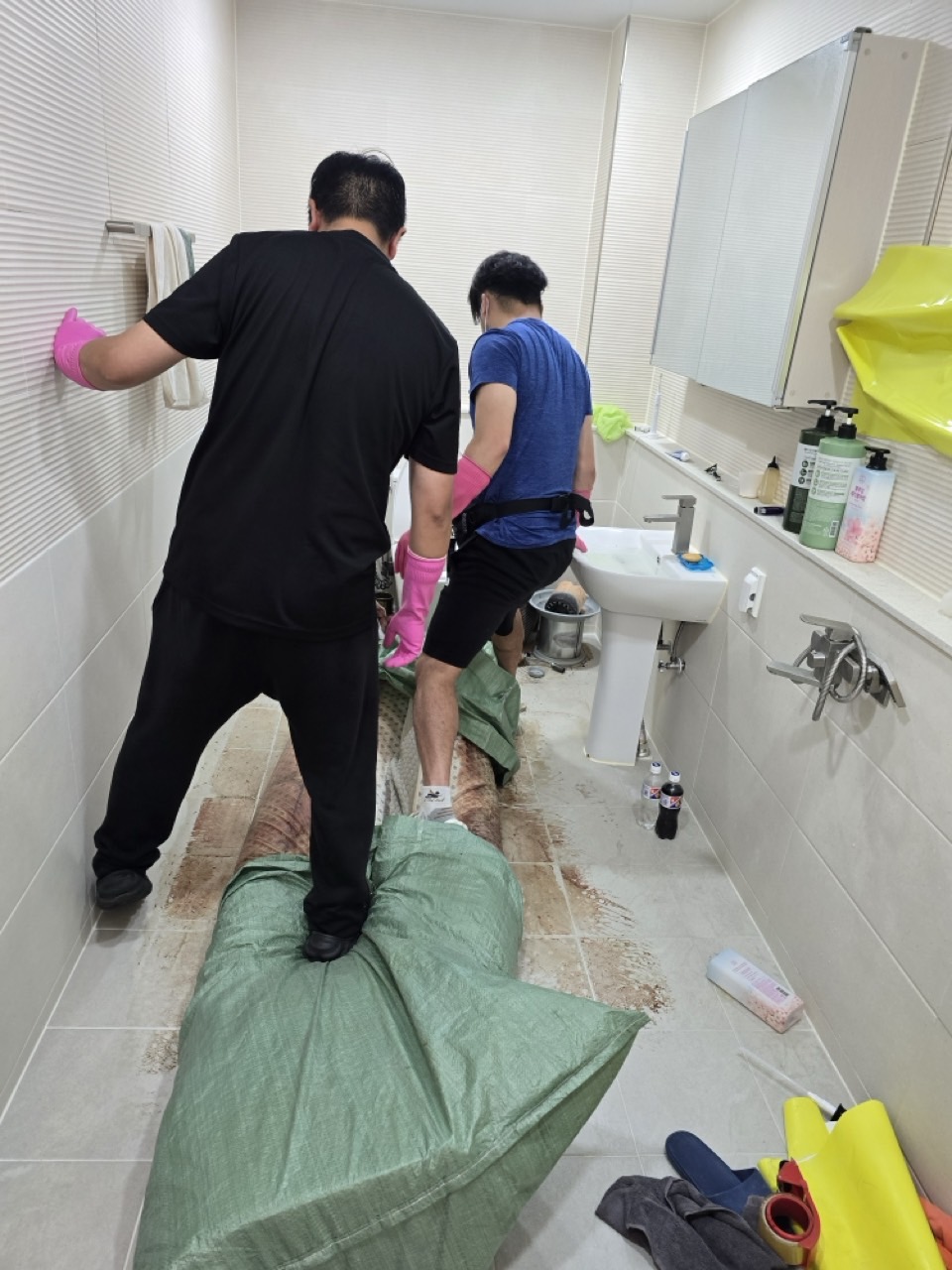 고양시 유품정리 작업 중 사진 2