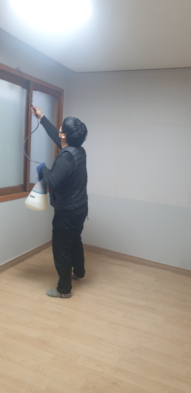 부천시 유품정리 작업 중 사진 2